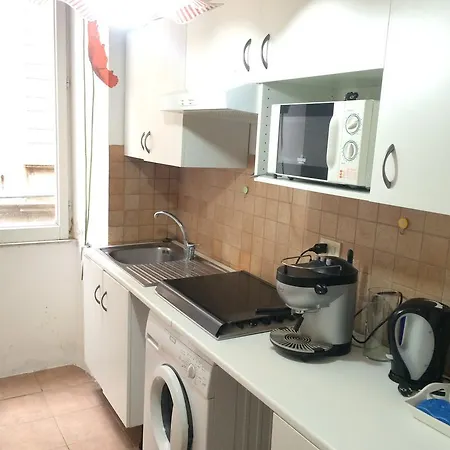 アパート Turati House